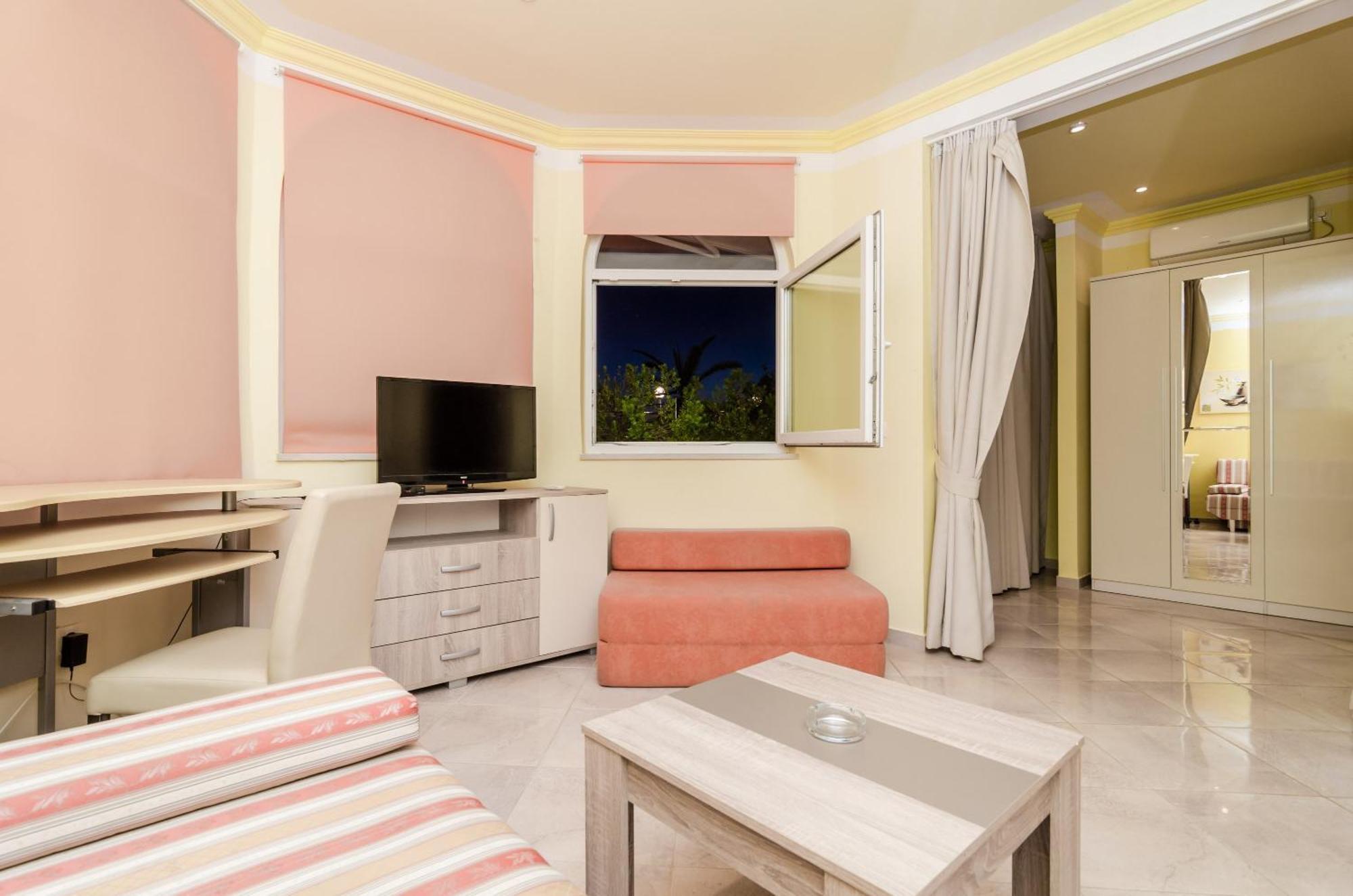 Hotel Pansion Villa Antonio 오레비츠 외부 사진